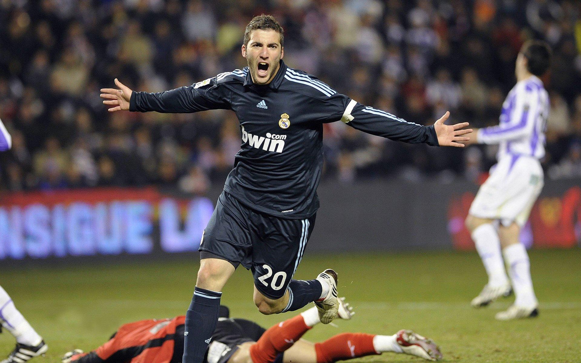 维埃拉盛赞德布劳内，定义时代的引擎，史上最佳中场的有力竞争者